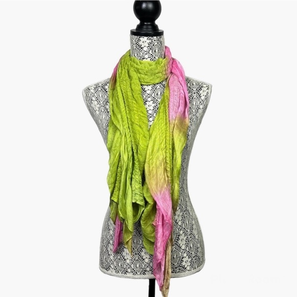 Gena Accessories dip dyed ruched shawl scarf in green and pink - Picture 1 of 8